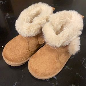 Selling this beautiful pair of shoes at a very reasonable price